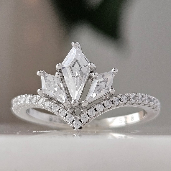 Kite Wishbone Ring, Disney Frozen Ring Collection, 925 Sterling Silver - Picture 1 of 6